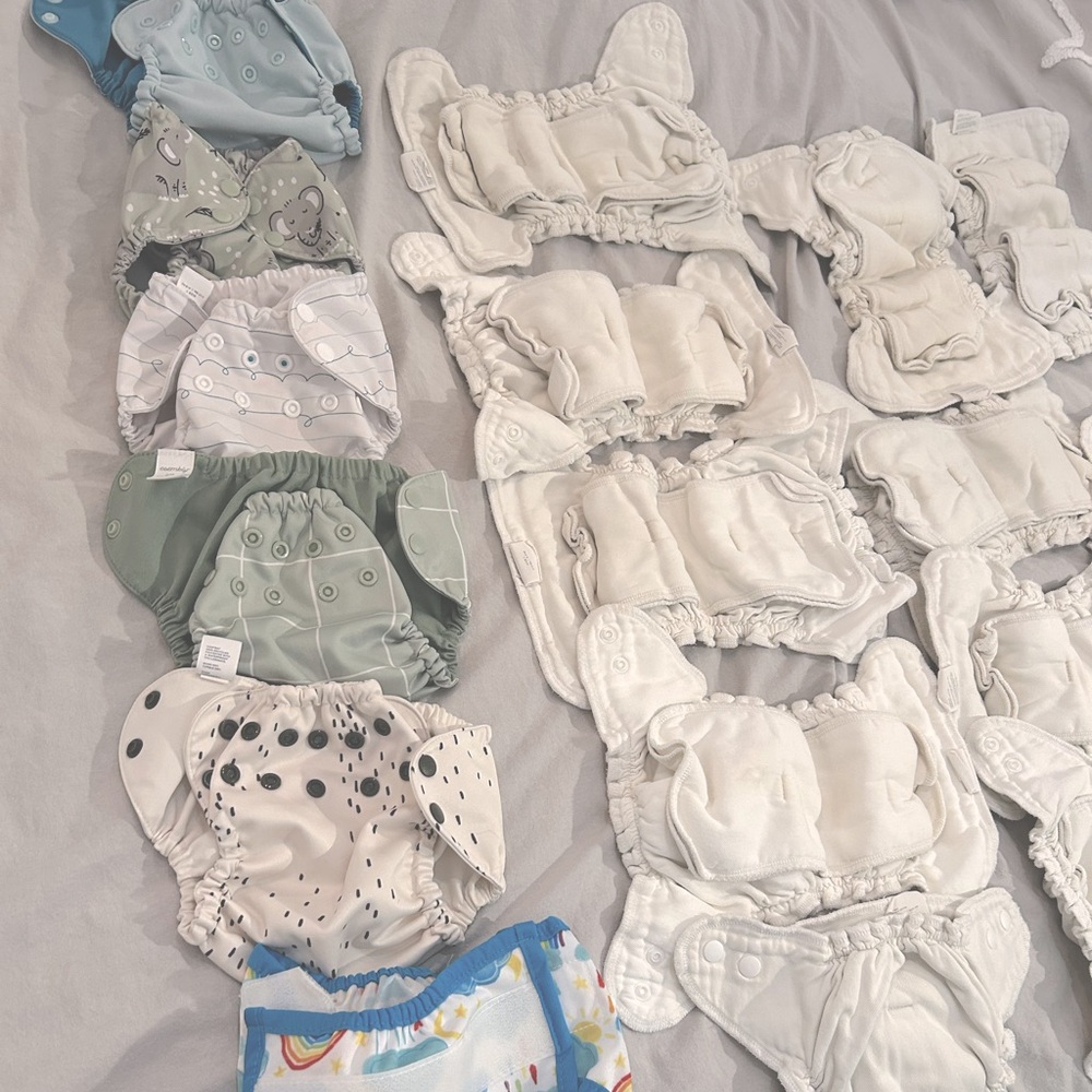 Esembly Baby cloth diaper bundle, size 1
One dozen inner 
5-6 outter